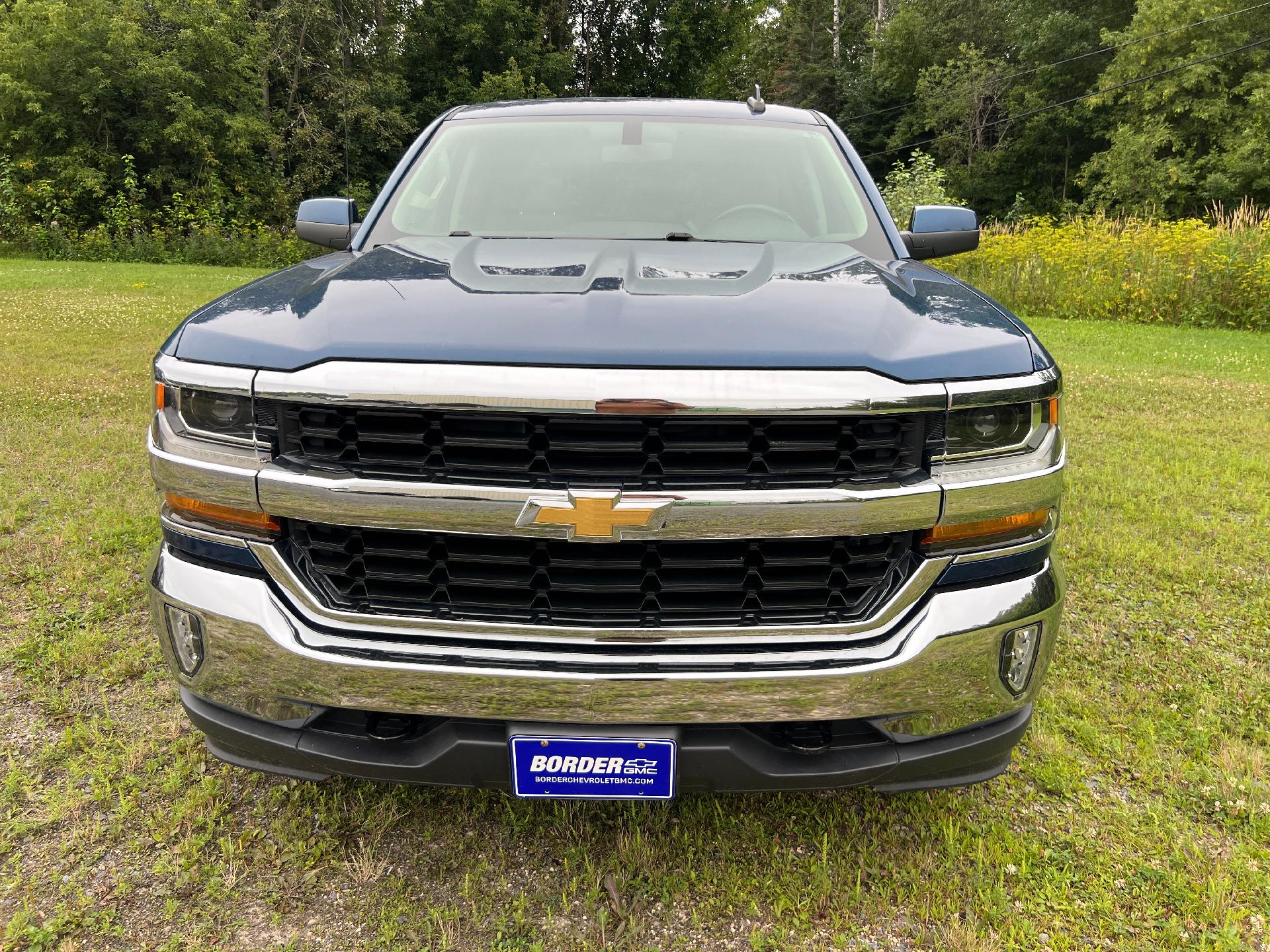 Used 2018 Chevrolet Silverado 1500 LT with VIN 3GCUKREC3JG104658 for sale in International Falls, Minnesota