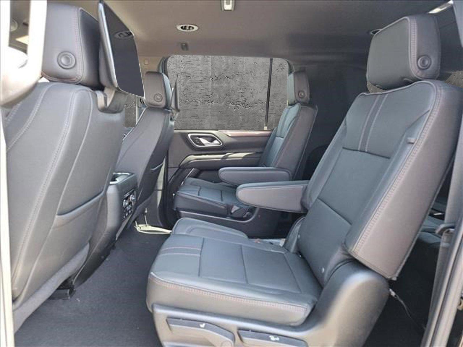 2024 Chevrolet Suburban Vehicle Photo in PEORIA, AZ 85382-3715