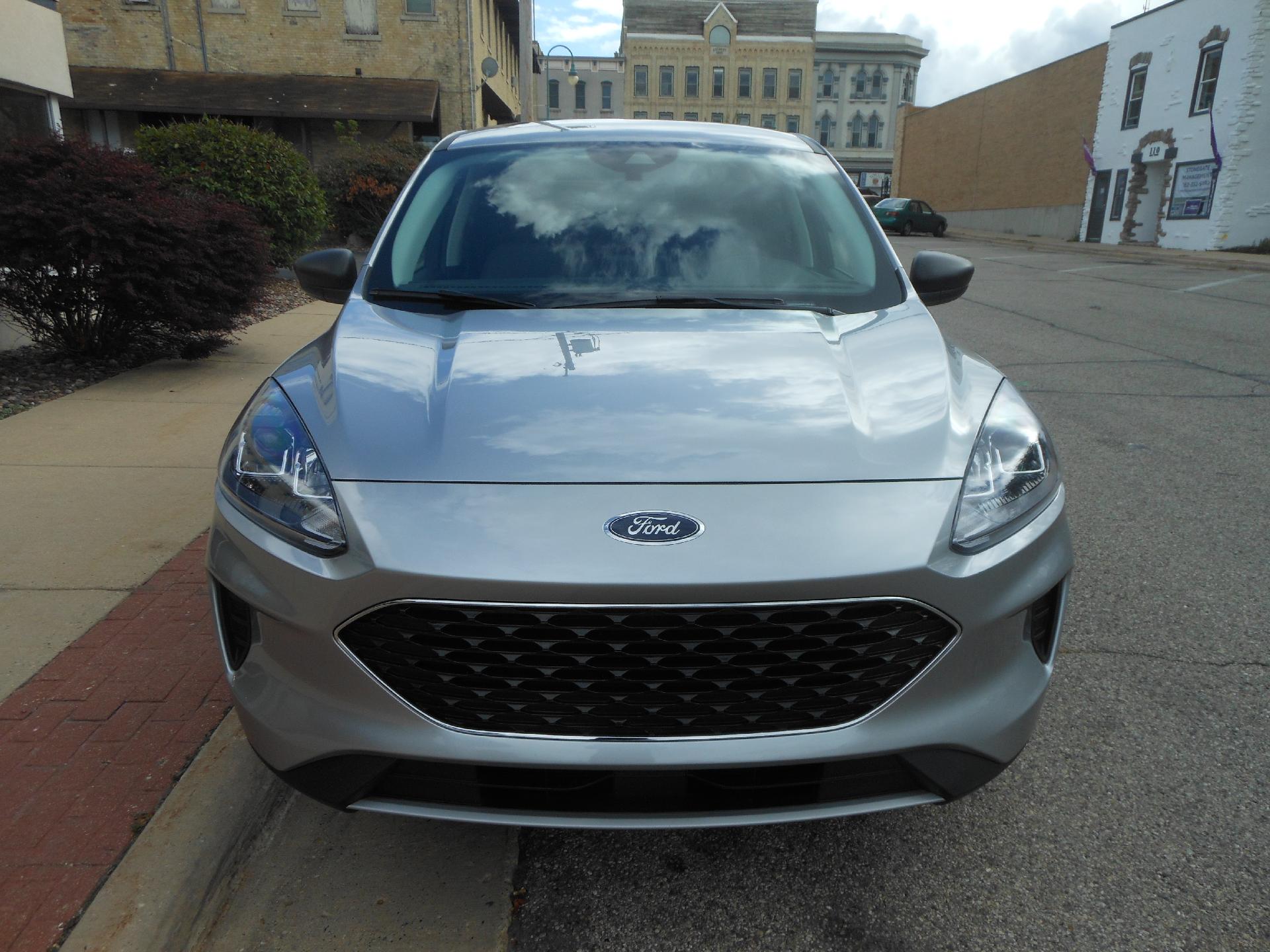 Used 2022 Ford Escape SE with VIN 1FMCU9G68NUB71008 for sale in Whitewater, WI