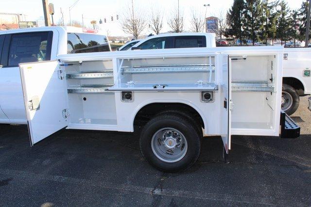 2024 Chevrolet Silverado 3500 HD Chassis Cab Vehicle Photo in SAINT CLAIRSVILLE, OH 43950-8512