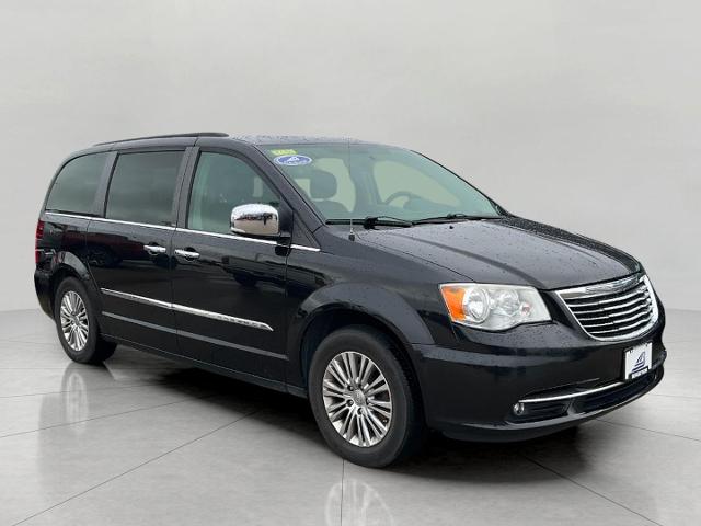 2013 Chrysler Town & Country Vehicle Photo in Kaukauna, WI 54130