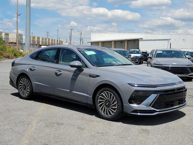 2024 Hyundai SONATA Hybrid Vehicle Photo in Harrisburg, PA 17111