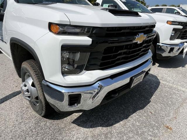 2024 Chevrolet Silverado 3500 HD Chassis Cab Vehicle Photo in ALCOA, TN 37701-3235