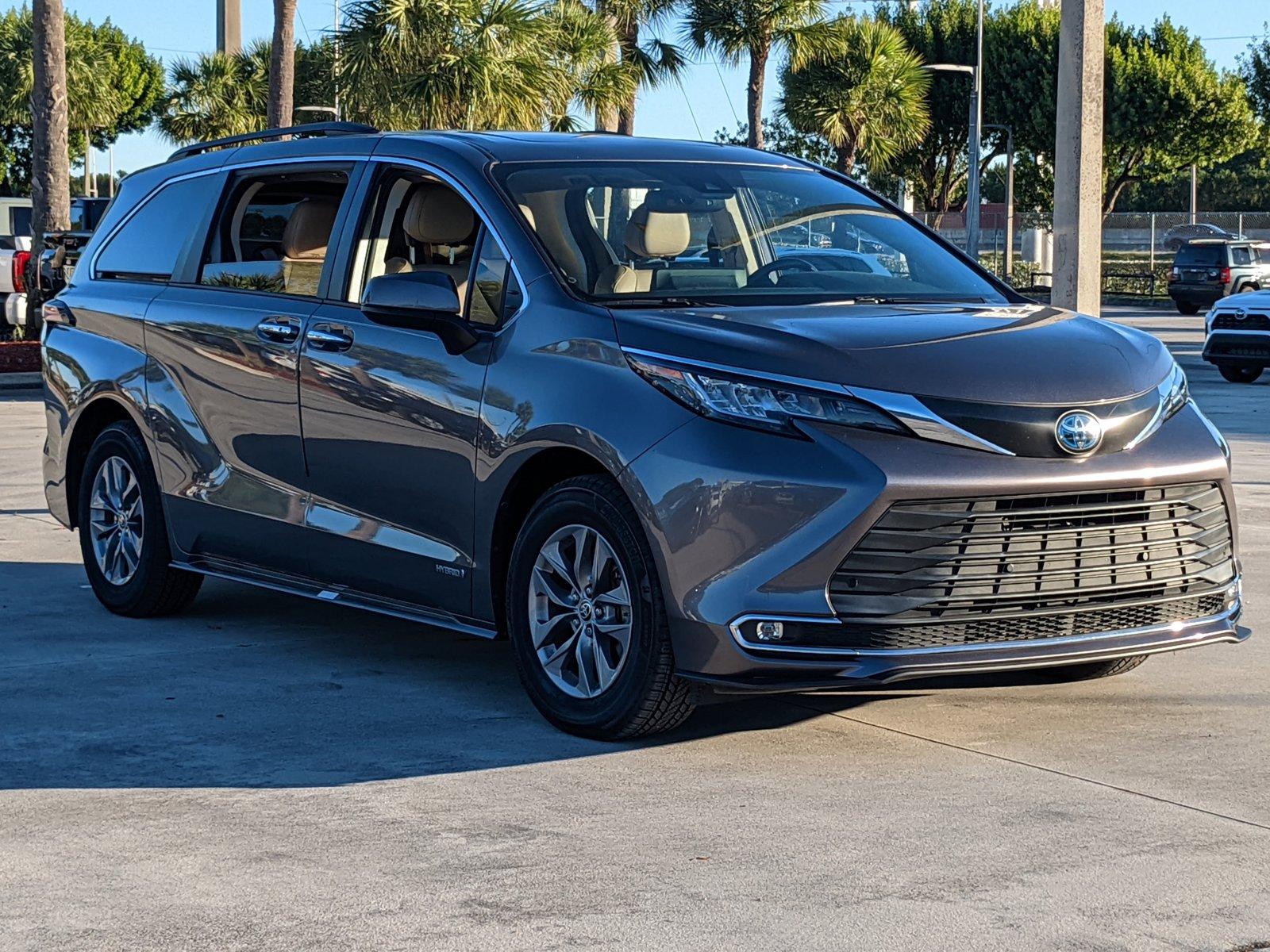 2021 Toyota Sienna Vehicle Photo in Davie, FL 33331