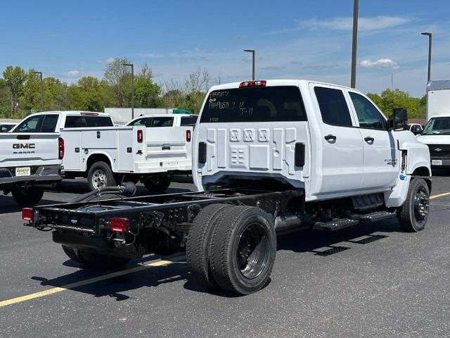 2023 Chevrolet Silverado Chassis Cab Vehicle Photo in COLUMBIA, MO 65203-3903