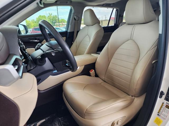 2020 Toyota Highlander Vehicle Photo in PARIS, TX 75460-2116