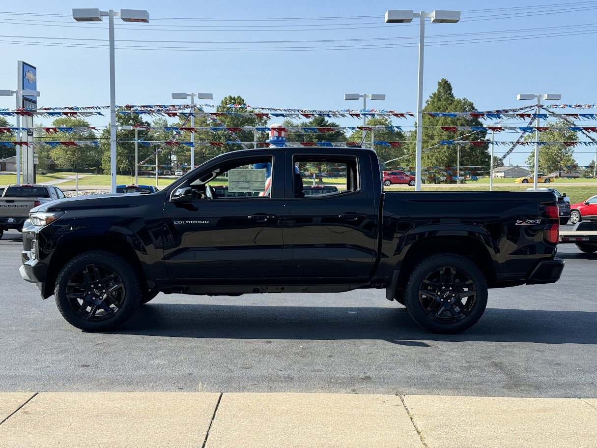 2024 Chevrolet Colorado Vehicle Photo in BOONVILLE, IN 47601-9633