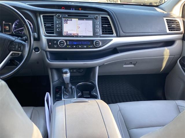 2018 Toyota Highlander Vehicle Photo in GOODYEAR, AZ 85338-1310