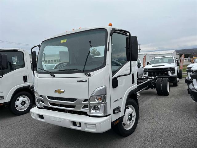 2024 Chevrolet Low Cab Forward 4500 Vehicle Photo in ALCOA, TN 37701-3235