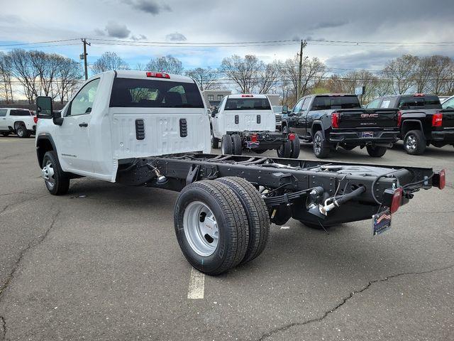 2024 GMC Sierra 3500 HD Chassis Cab Vehicle Photo in DANBURY, CT 06810-5034