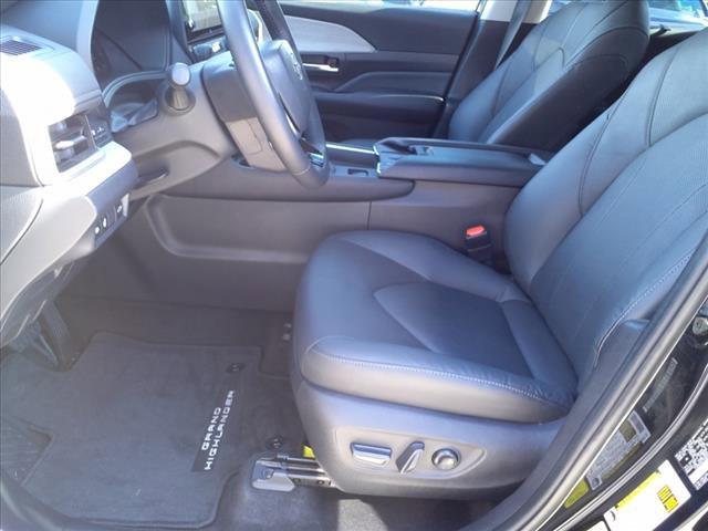 2024 Toyota Grand Highlander Vehicle Photo in DENTON, TX 76210-9321