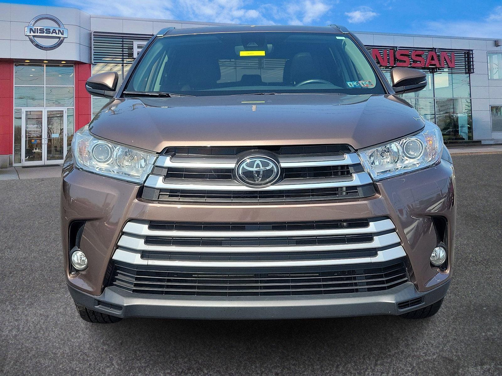 Used 2019 Toyota Highlander XLE with VIN 5TDJZRFH8KS942079 for sale in Harrisburg, PA