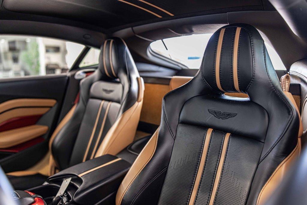 2019 Aston Martin Vantage Vehicle Photo in Saint Charles, IL 60174