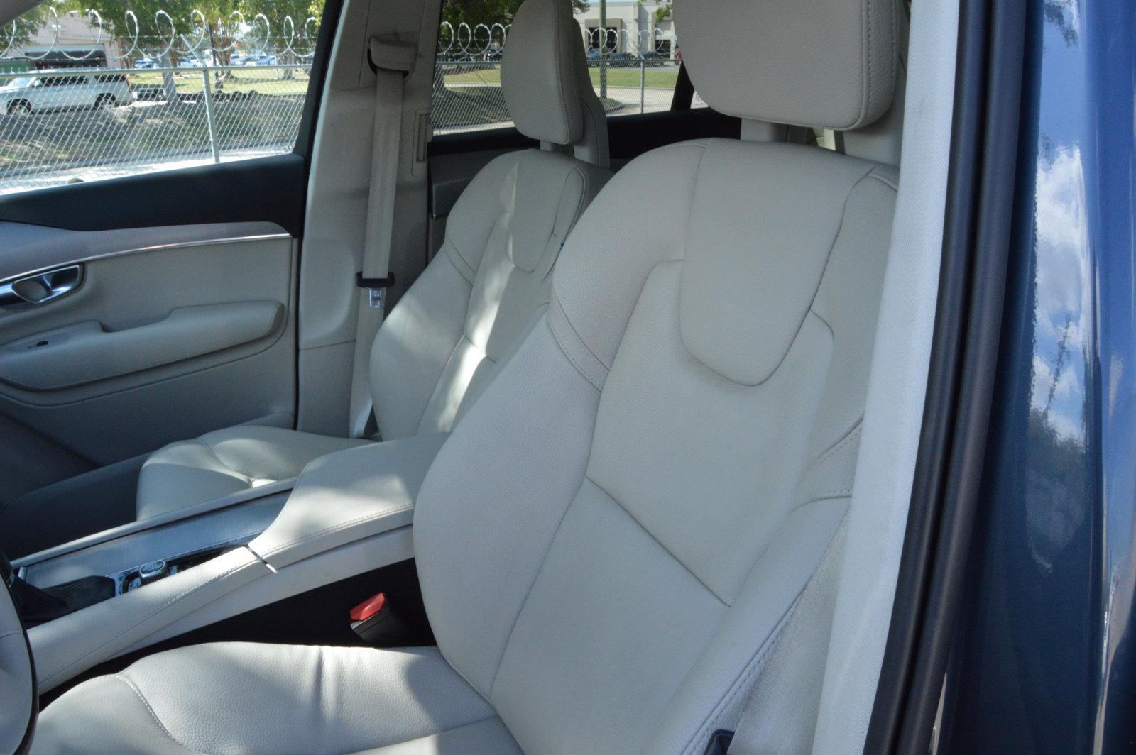 2021 Volvo XC90 Vehicle Photo in Houston, TX 77090