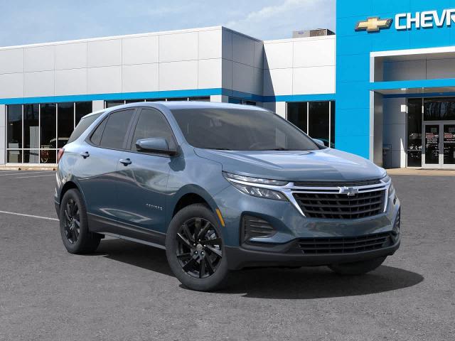 2024 Chevrolet Equinox Vehicle Photo in MOON TOWNSHIP, PA 15108-2571