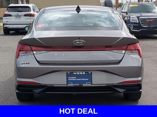 2022 Hyundai ELANTRA Vehicle Photo in Merrillville, IN 46410-5311