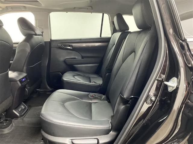 2022 Toyota Highlander Vehicle Photo in PORTLAND, OR 97225-3518