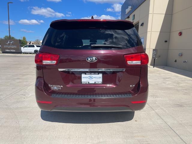 2017 Kia Sedona Vehicle Photo in Peoria, IL 61615