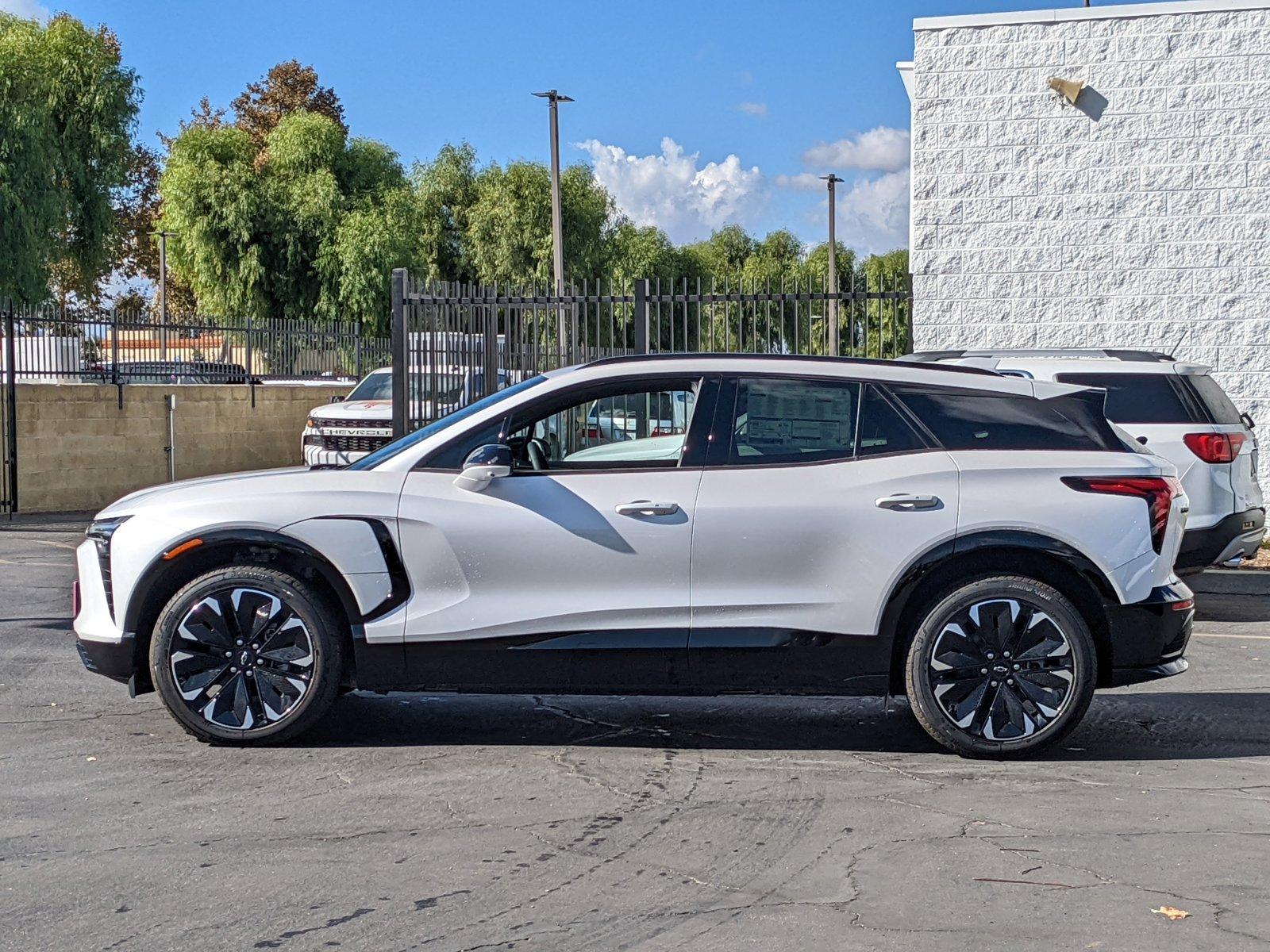 2024 Chevrolet Blazer EV Vehicle Photo in VALENCIA, CA 91355-1705