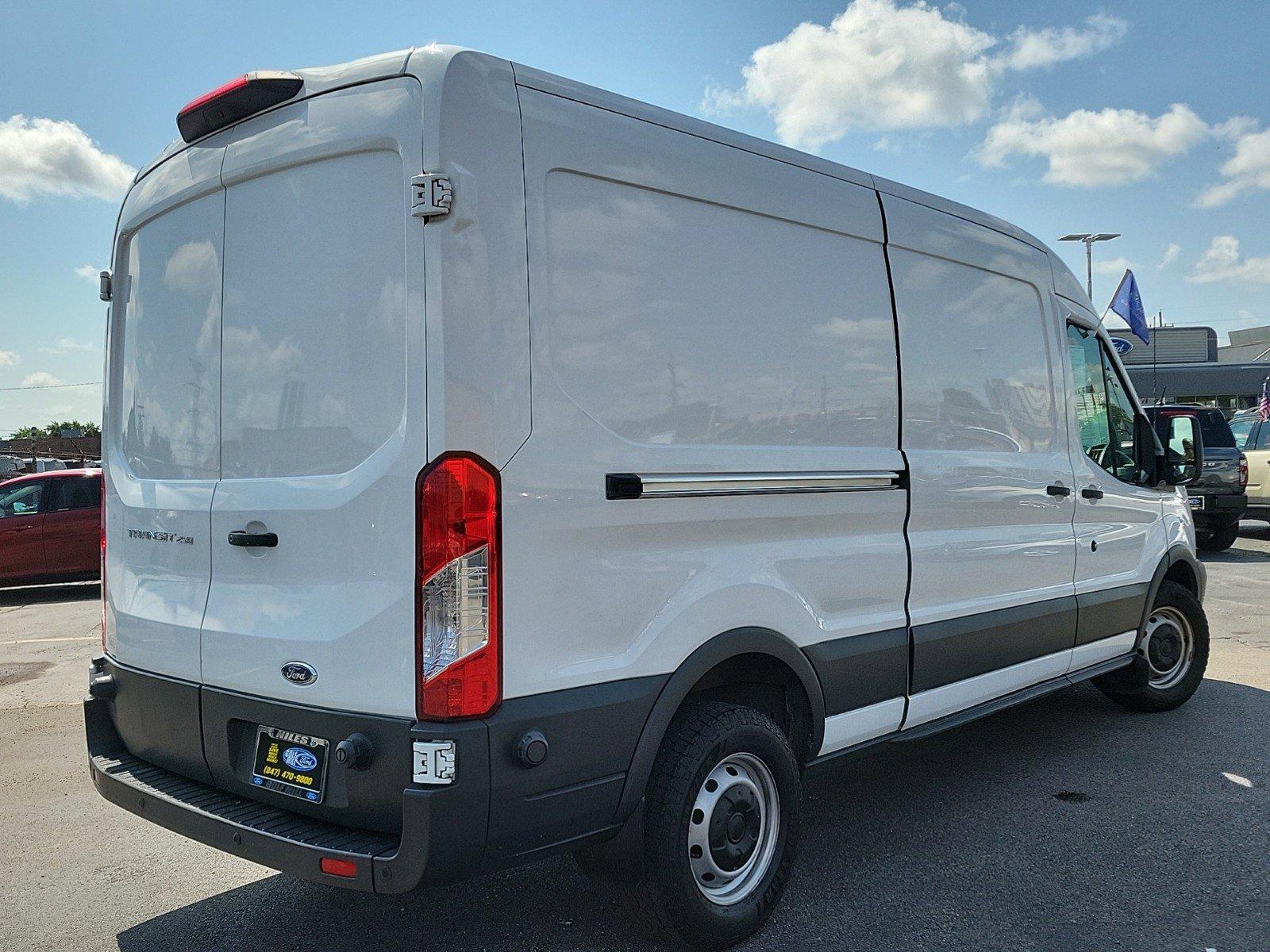 2018 Ford Transit Van Vehicle Photo in Saint Charles, IL 60174