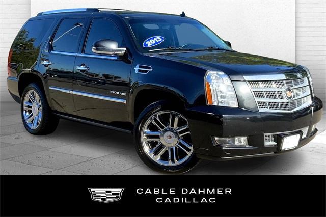 2013 Cadillac Escalade Vehicle Photo in KANSAS CITY, MO 64114-4545