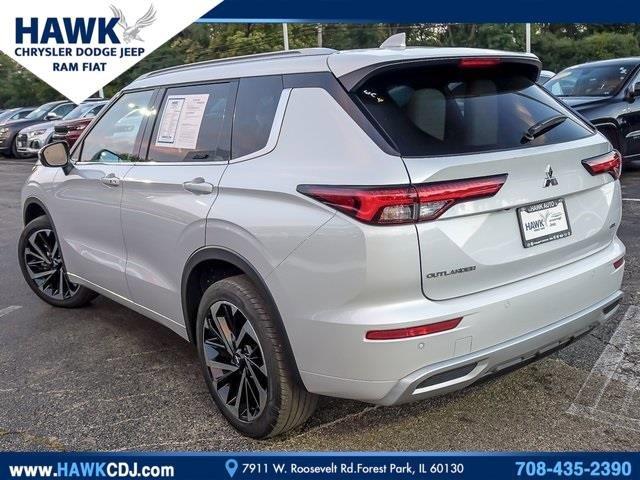 2023 Mitsubishi Outlander Vehicle Photo in Saint Charles, IL 60174