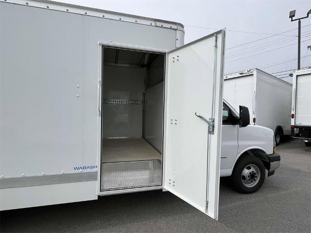 2023 Chevrolet Express Cutaway 3500 Vehicle Photo in ALCOA, TN 37701-3235