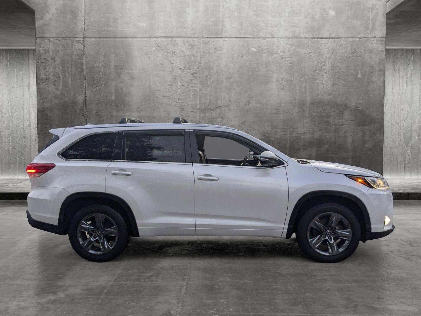 2019 Toyota Highlander Vehicle Photo in Coconut Creek, FL 33073