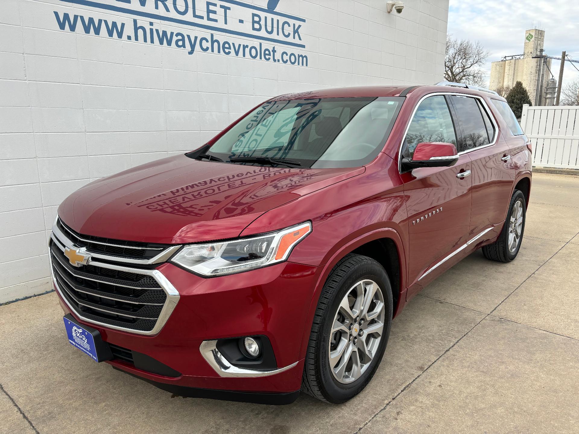 Used 2020 Chevrolet Traverse Premier with VIN 1GNEVKKW7LJ157762 for sale in Rock Valley, IA