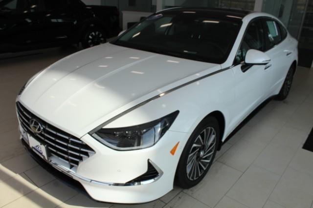 2022 Hyundai SONATA Hybrid Vehicle Photo in Green Bay, WI 54304