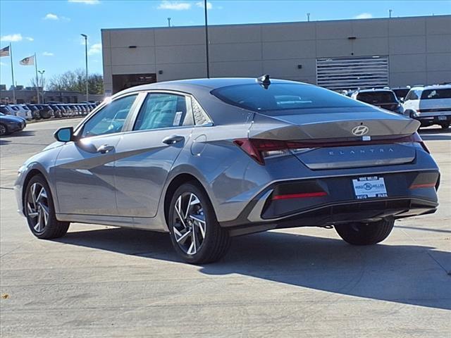 2025 Hyundai ELANTRA Vehicle Photo in Peoria, IL 61615