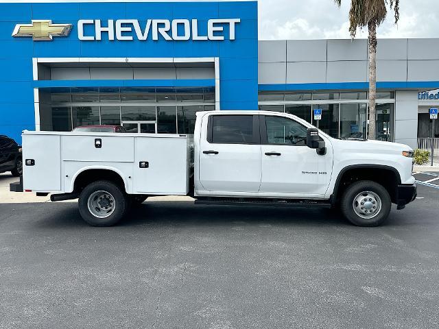 2024 Chevrolet Silverado 3500 HD CC Vehicle Photo in BARTOW, FL 33830-4397