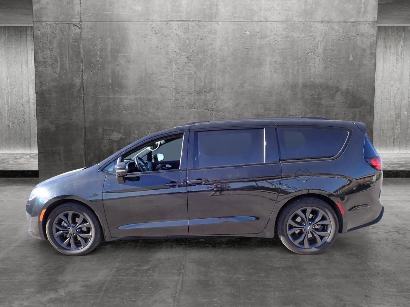 2019 Chrysler Pacifica Vehicle Photo in DENVER, CO 80221-3610