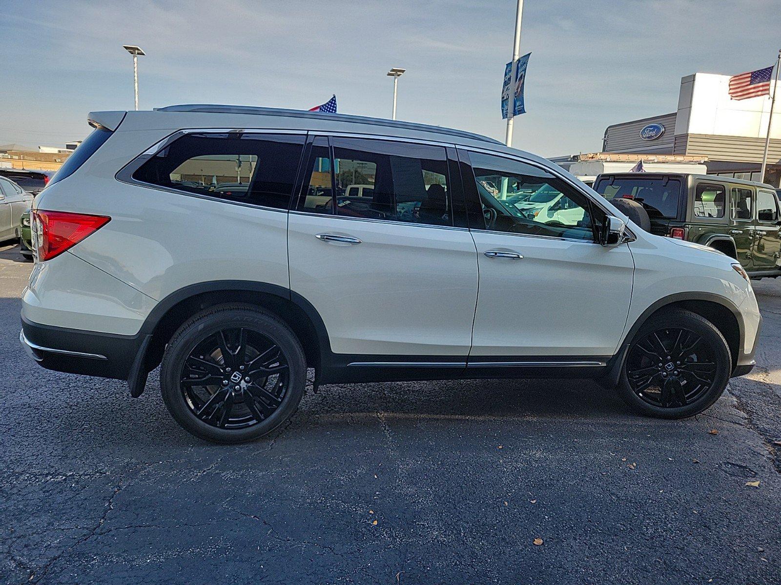 2019 Honda Pilot Vehicle Photo in Saint Charles, IL 60174