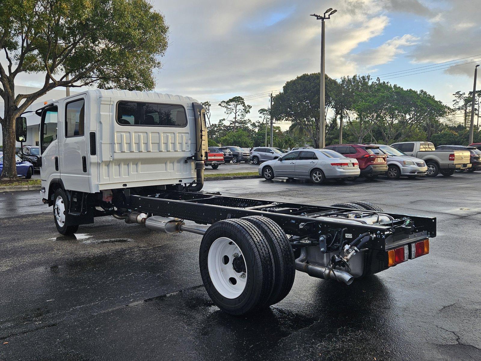 2024 Chevrolet Low Cab Forward 4500 Vehicle Photo in GREENACRES, FL 33463-3207