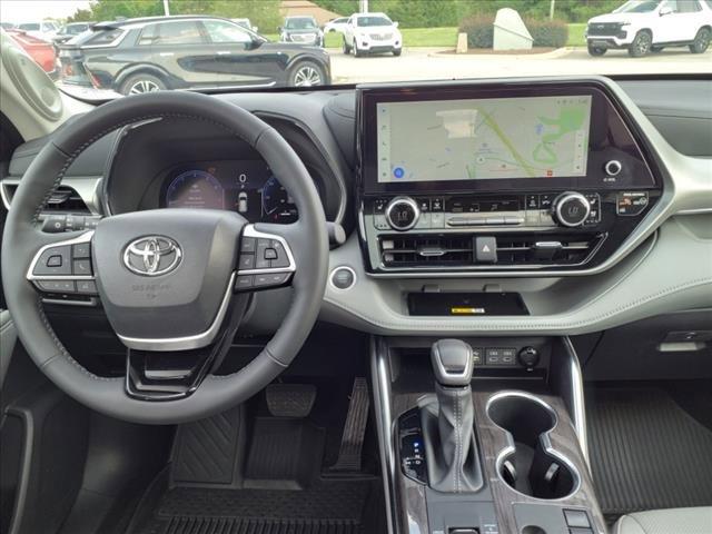 2024 Toyota Highlander Vehicle Photo in HENDERSON, NC 27536-2966