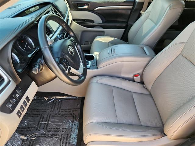 2019 Toyota Highlander Vehicle Photo in GAINESVILLE, TX 76240-2013