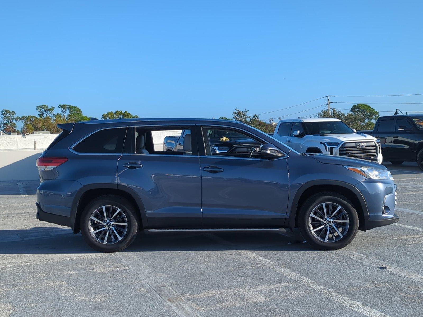 2019 Toyota Highlander Vehicle Photo in Ft. Myers, FL 33907