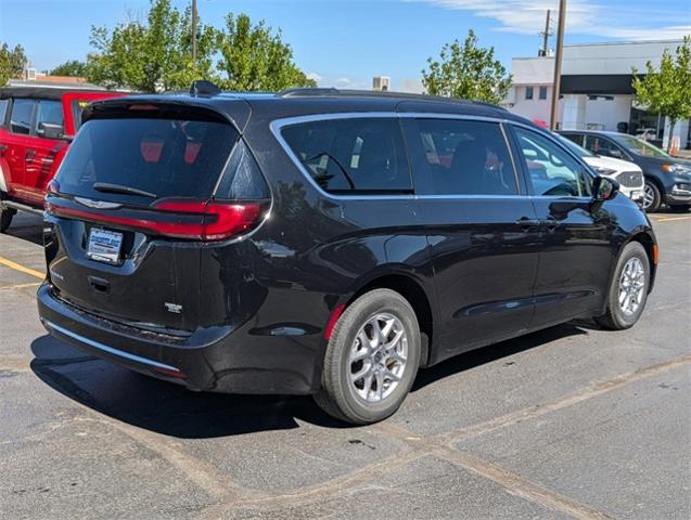 2022 Chrysler Pacifica Vehicle Photo in AURORA, CO 80012-4011