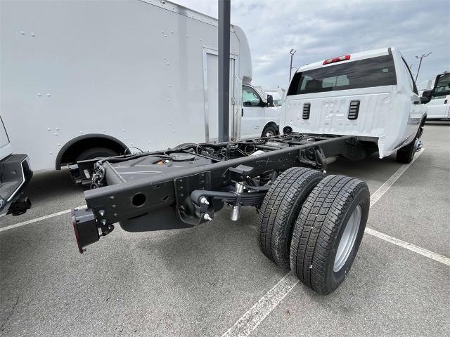 2024 Chevrolet Silverado 3500 HD Chassis Cab Vehicle Photo in ALCOA, TN 37701-3235