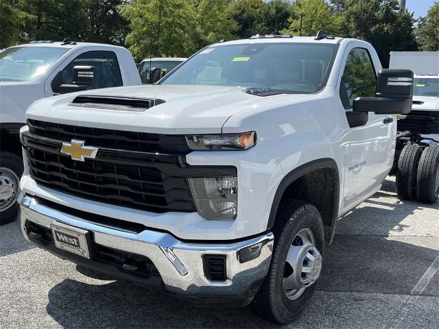 2024 Chevrolet Silverado 3500 HD CC Vehicle Photo in ALCOA, TN 37701-3235