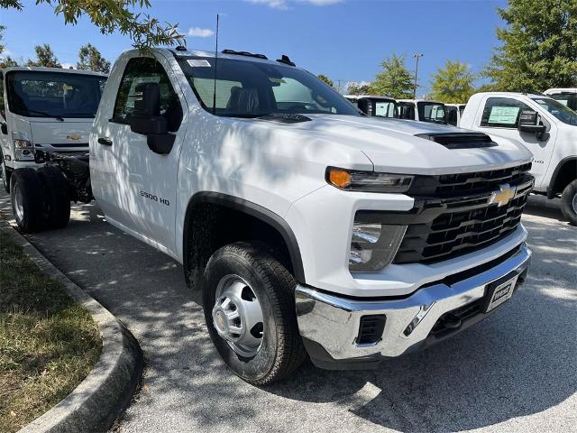 2024 Chevrolet Silverado 3500 HD Chassis Cab Vehicle Photo in ALCOA, TN 37701-3235