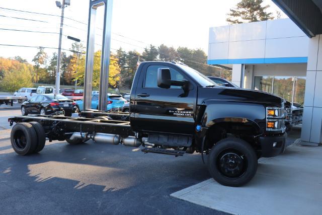 2024 Chevrolet Silverado 6500 HD Vehicle Photo in MONTICELLO, NY 12701-3853