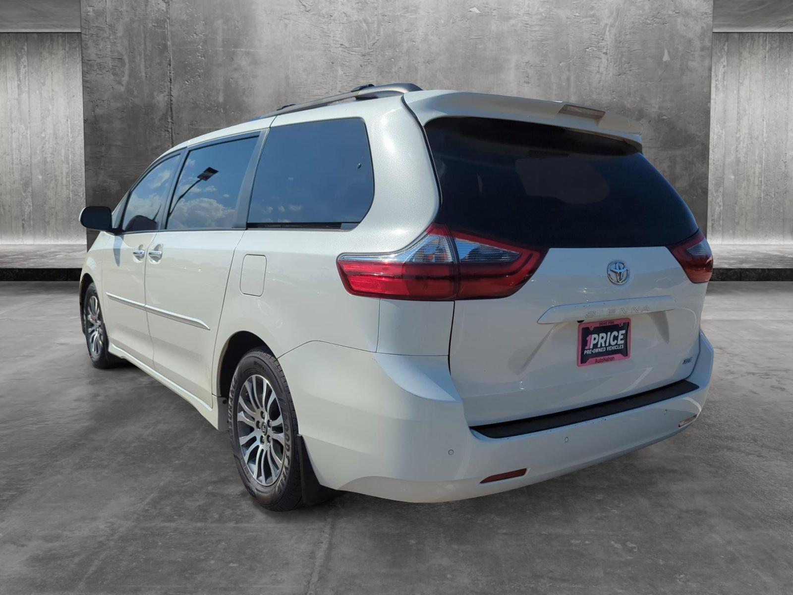 2020 Toyota Sienna Vehicle Photo in Memphis, TN 38125