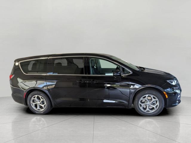 2024 Chrysler Pacifica Vehicle Photo in Oshkosh, WI 54901