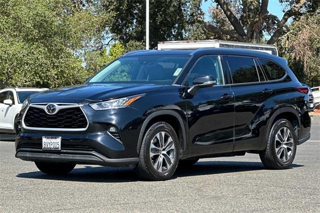 2020 Toyota Highlander Vehicle Photo in ELK GROVE, CA 95757-8703