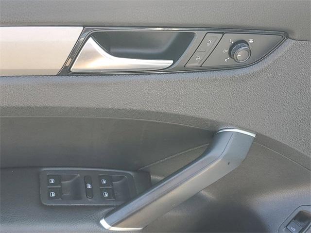 2020 Volkswagen Passat Vehicle Photo in GRAND BLANC, MI 48439-8139