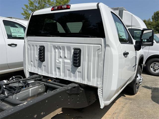 2024 Chevrolet Silverado 3500 HD Chassis Cab Vehicle Photo in ALCOA, TN 37701-3235