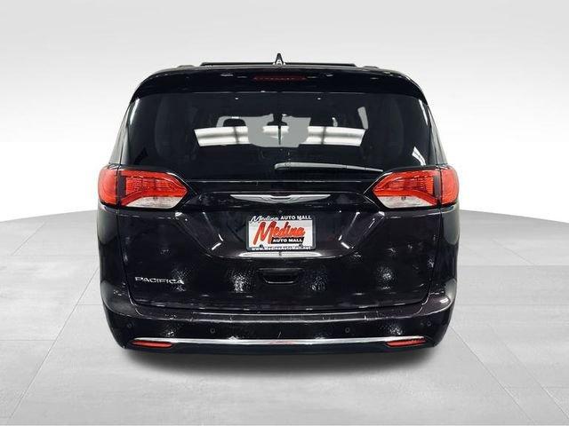 2017 Chrysler Pacifica Vehicle Photo in MEDINA, OH 44256-9631