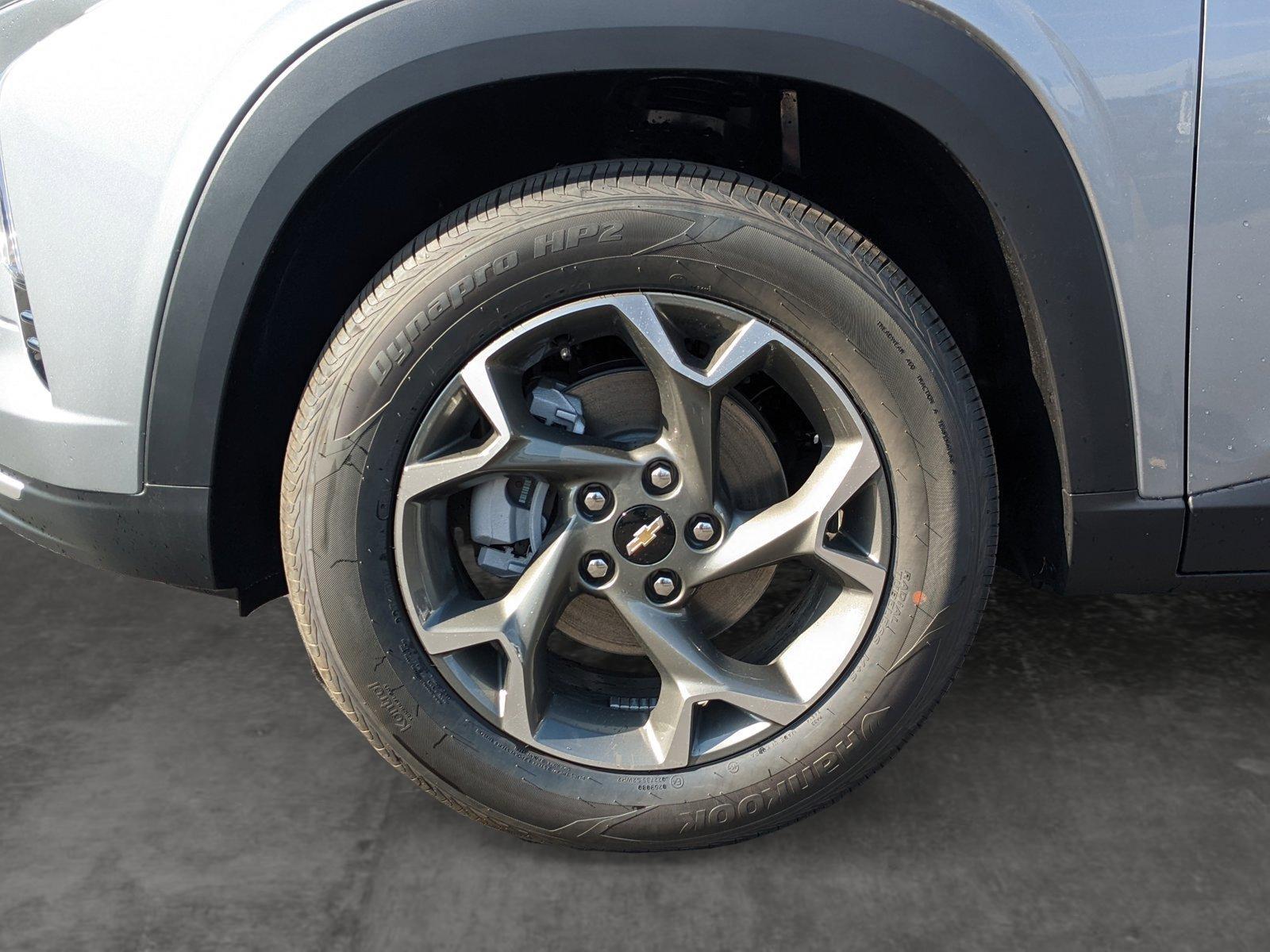 2025 Chevrolet Trax Vehicle Photo in VALENCIA, CA 91355-1705